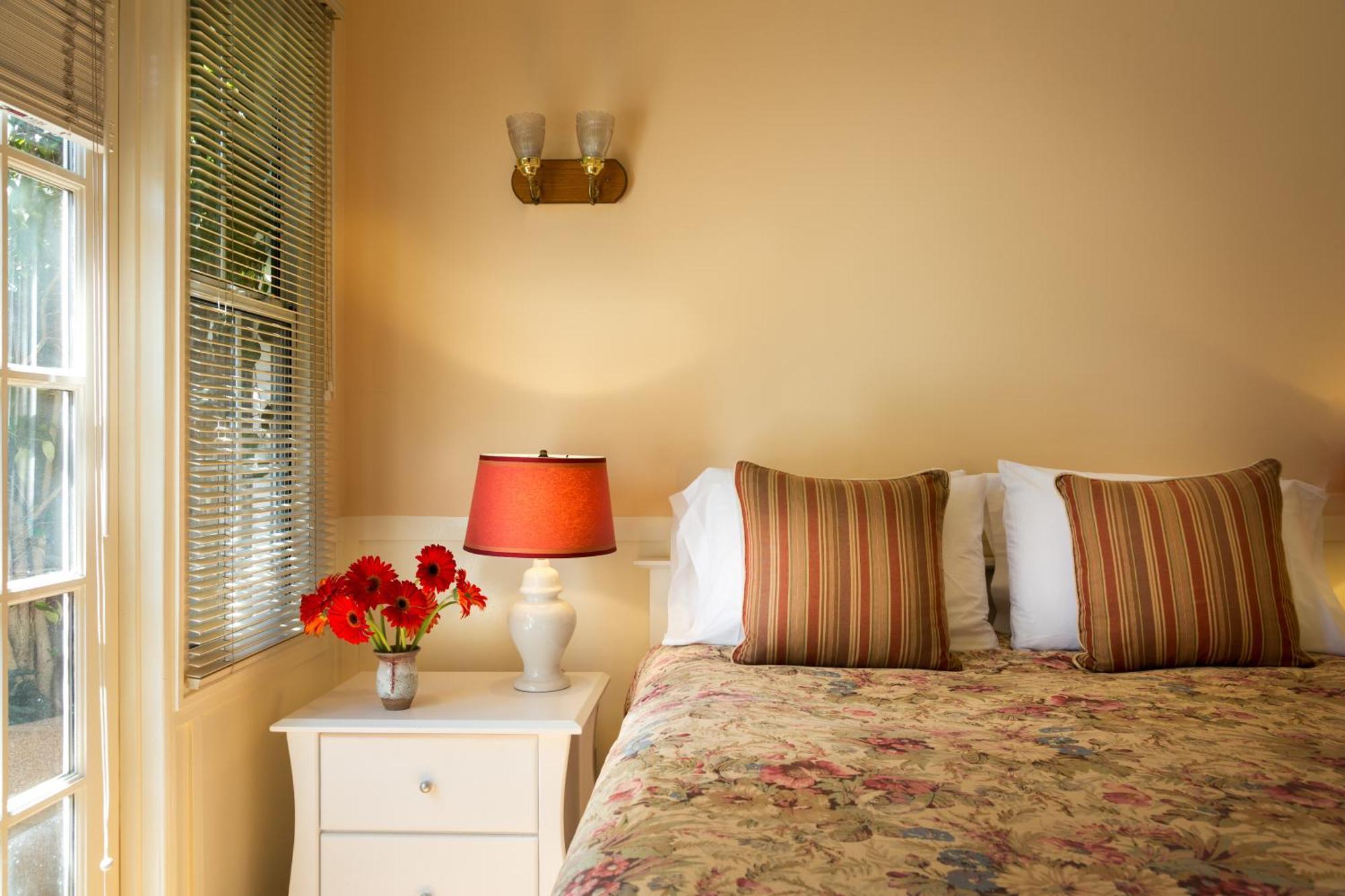 Cheshire Cat Inn & Cottages ซานตาบาร์บารา ภายนอก รูปภาพ
