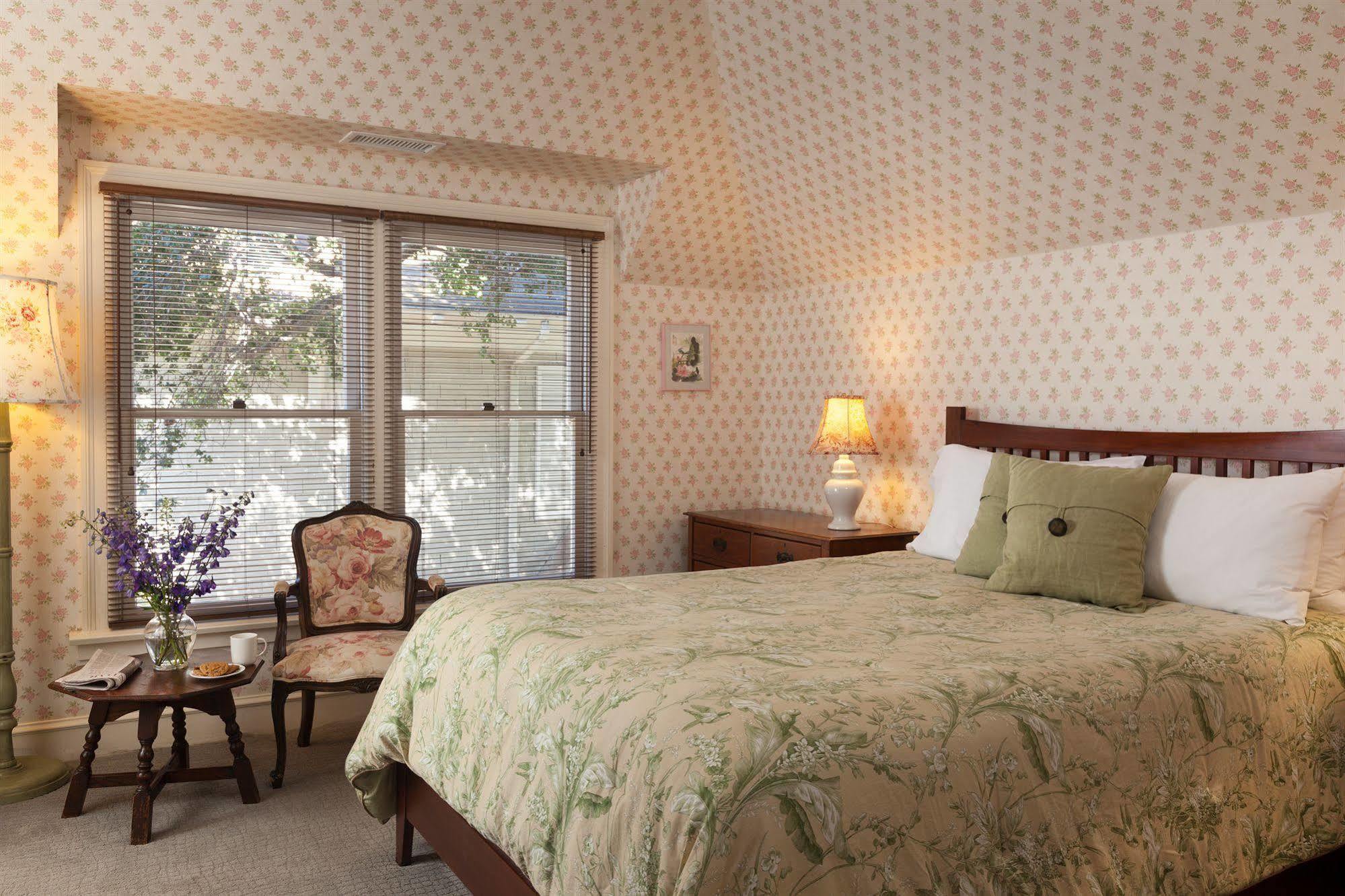 Cheshire Cat Inn & Cottages ซานตาบาร์บารา ภายนอก รูปภาพ